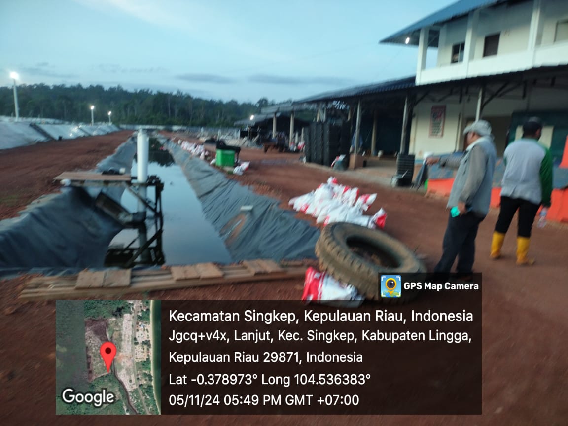 MegaTania17's tweet photo. Selasa (05/11) Mega Tania, Luhkan Kab Lingga, di PT Singkep Putra Perkasa Ds Lanjut, Pembinaan ara Budidaya Ikan yang Baik bersama Tim Budidaya DKP Kepri 
#GiatLuhkanSatminkalMedan #Lingga #Vannamei
@bppsdm_kp
@kkpgoid
@pusluhkp
@bppsdm_bp3medan
@BASRIBOSBAS https://t.co/CfXsfyP2jp