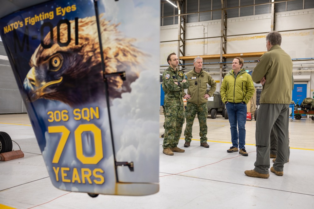 Gijs Tuinman (@defensiestas) on Twitter photo Informatie verzamelen, analyseren en delen - daar draait het om bij 306 Squadron.
Tijdens mijn bezoek aan <a href="/VlbLeeuwarden/">Vliegbasis Leeuwarden</a> zag ik de toewijding van de beeld- en inlichtingenanalisten. Zij verwerken data tot inlichtingenproducten die direct impact hebben. Informatie verzamelen, analyseren en delen - daar draait het om bij 306 Squadron.
Tijdens mijn bezoek aan <a href="/VlbLeeuwarden/">Vliegbasis Leeuwarden</a> zag ik de toewijding van de beeld- en inlichtingenanalisten. Zij verwerken data tot inlichtingenproducten die direct impact hebben.