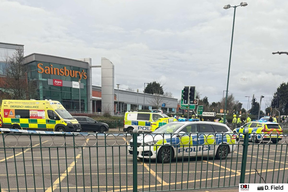 WITNESS APPEAL: West Midlands Police have issued a fresh appeal for witnesses as the condition of two pedestrians injured in a collision in Northfield on Monday afternoon (16th December) has sadly deteriorated. 

READ: bvoices.uk/4gjeTsl

Our thoughts are with the couple and