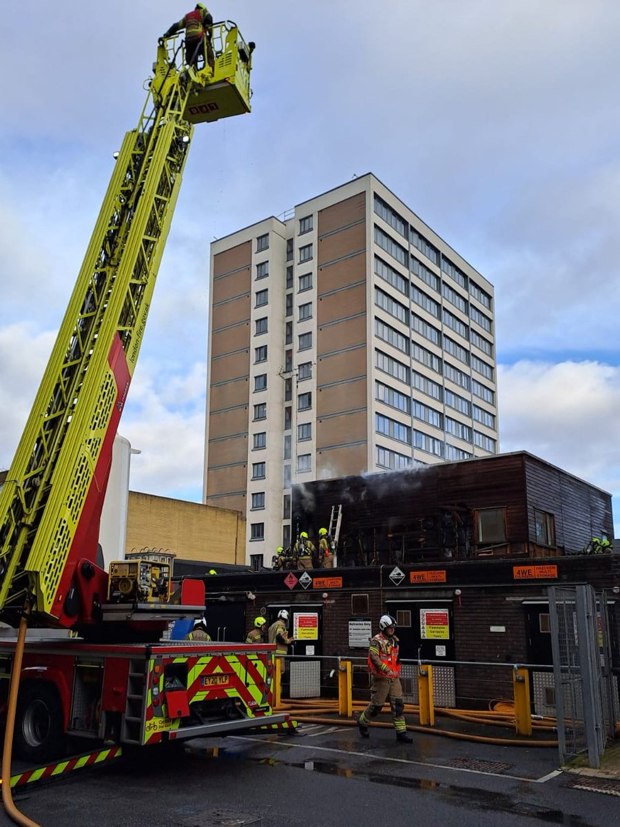 LondonFire's tweet image. The fire at the Royal Free Hospital, #Hampstead, is now under control. 

Traffic in the surrounding area will remain heavily impacted as crews carry out further operations at the site. 

More information london-fire.gov.uk/incidents/2024…