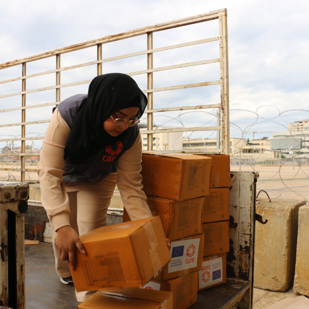 CARE France (@carefrance) on Twitter photo #Liban : des familles ont trouvĂ© refuge au stade Camille Chamoun Ă #Beyrouth. "Aider les autres, câest donner du sens Ă nos vies," confie Waed, membre de CARE. 450 kits dâabris, 200 kits de cuisine et 800 draps ont Ă©tĂ© distribuĂ©s dans ce centre avec le soutien de <a href="/EUinLebanon/">EU in Lebanon</a> #Liban : des familles ont trouvĂ© refuge au stade Camille Chamoun Ă #Beyrouth. "Aider les autres, câest donner du sens Ă nos vies," confie Waed, membre de CARE. 450 kits dâabris, 200 kits de cuisine et 800 draps ont Ă©tĂ© distribuĂ©s dans ce centre avec le soutien de <a href="/EUinLebanon/">EU in Lebanon</a>