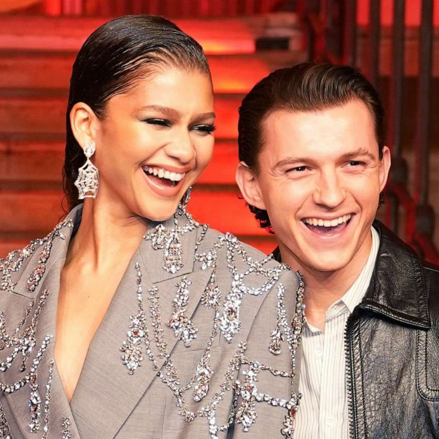 sboficial's tweet photo. Tom Holland sobre Zendaya:

"Namorar ela é a melhor coisa que já me aconteceu."