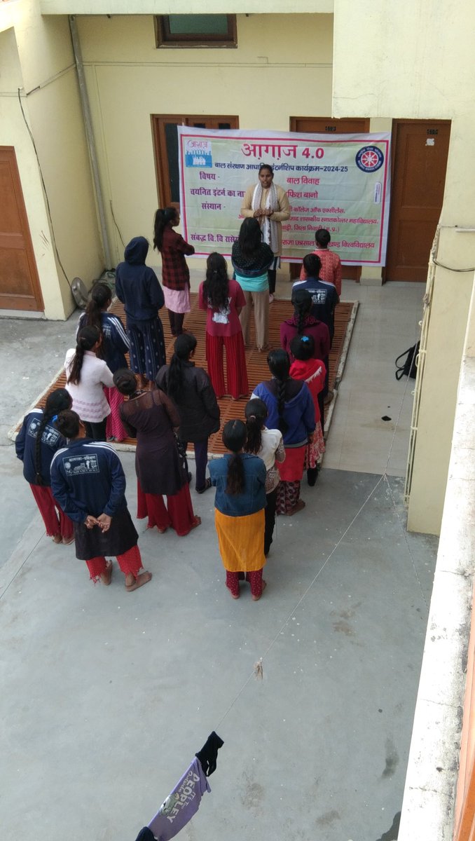 MahfishB's tweet photo. आगाज इंटर्न _ महफिश बानो
 आज ओरछा गर्ल्स छात्रावास में जाकर बच्चियों को  बाल विवाह के बारे में बताया एवं सभी को अपने अधिकारों के प्रति जागरूक आत्मरक्षा प्रशिक्षण दिया ।
#ISupportChildRights
#ChildRightsWeek2024
#NSSAawajUNICEF
#7Days7Issues
#voicesforchildprotection https://t.co/NVjE8CibZG