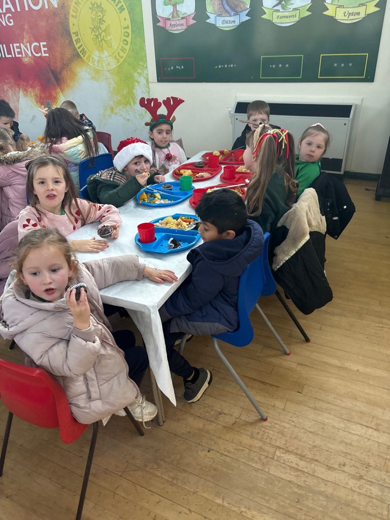 Christmas dinner! 🎄 <a href="/LuntsHeathSch/">Lunt'sHeathSch</a>