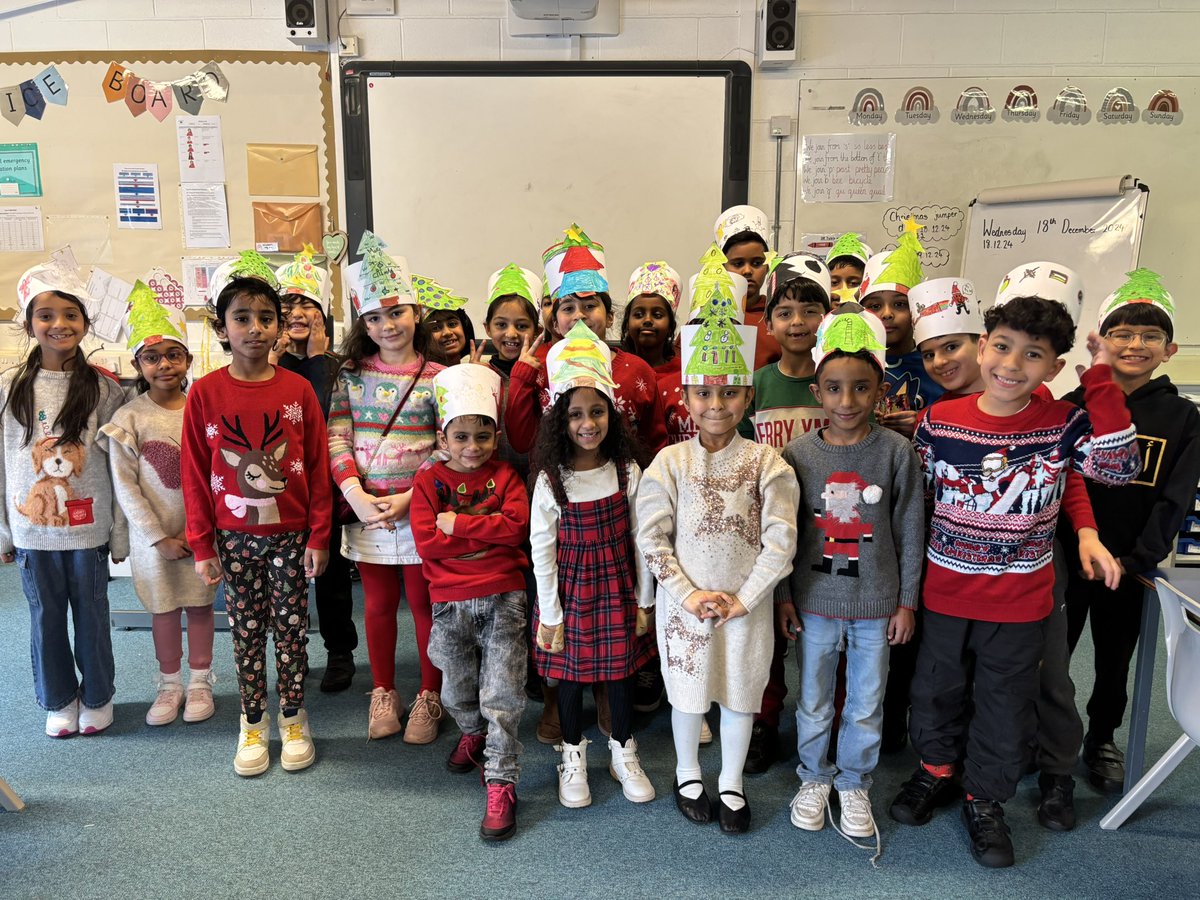 We are feeling very festive in 3R today. We have made our Christmas hats ready for our Christmas dinner🎄 <a href="/CliftonPrim/">CliftonPrimary</a> <a href="/CliftonCoHead/">Dr Allen</a> <a href="/SportAtClifton/">Mr Lamprey</a>