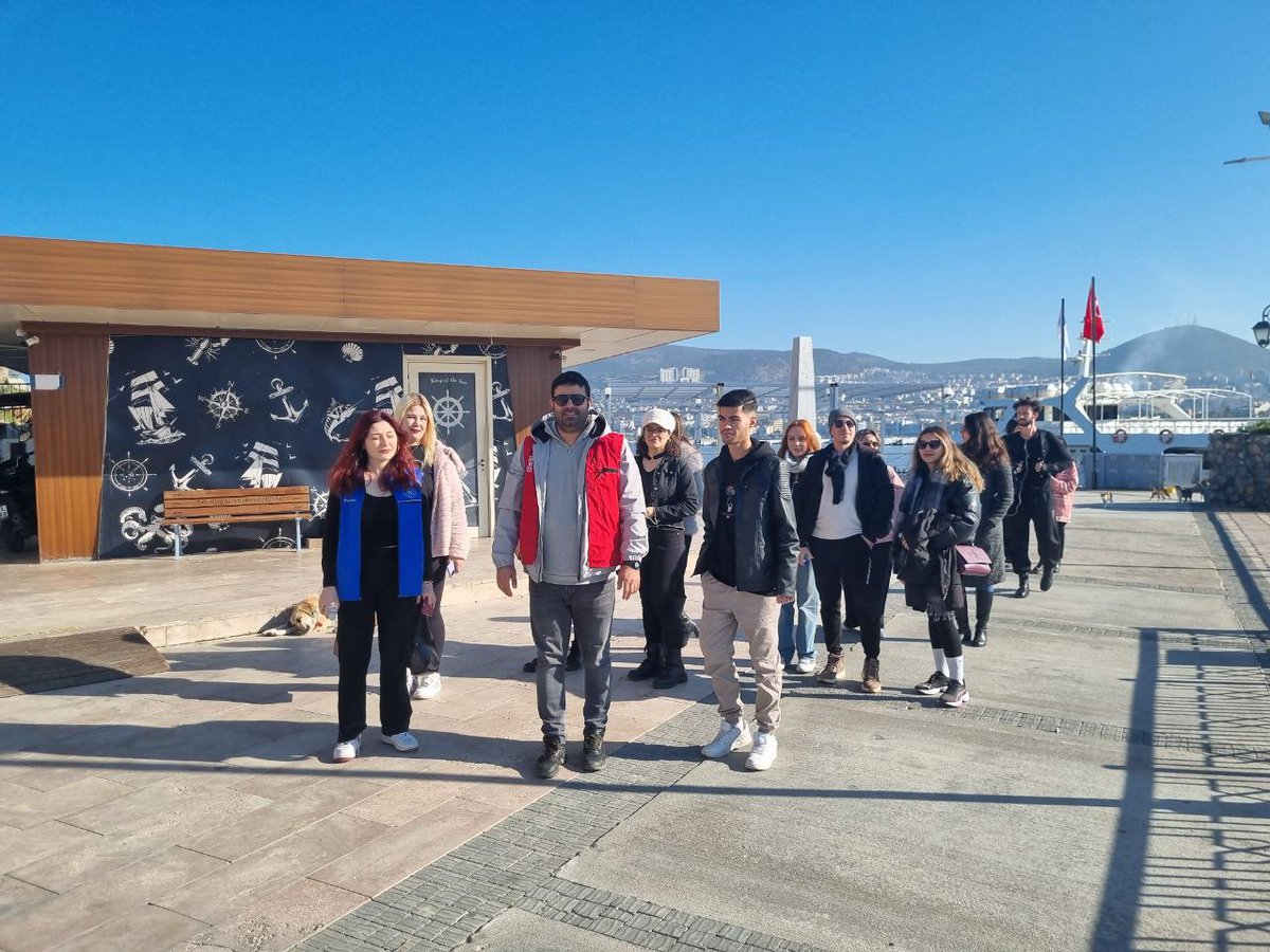 GSB_AydinGM's tweet photo. Bugün Kuşadası ilçemizde güzel havanın tadını çıkardık.

Gençlerimizle birlikte, #Kuşadası ilçemizde bulunan Güvercinada Kalesine ve Güvercinada Müzesine ziyarette bulunduk. 

Yaklaşan sınav dönemi öncesi gençlerimize gezimiz moral oldu.

 #GençlikMerkezleri #GSBHepYanında https://t.co/yaYtvUAYno