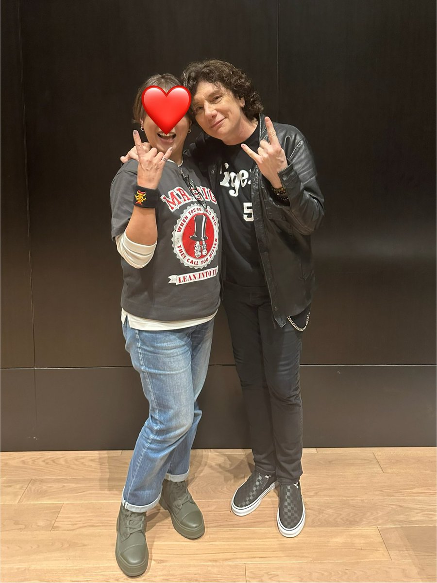 mozuku6660's tweet image. 人生初のミーグリ😊
嬉しすぎて、顔がクシャクシャだった。
しっかりギュッとハグしてきたよ❤️❤️❤️❤️❤️
Eric最高‼️
#EricMartin 
#mrbig
#bignight