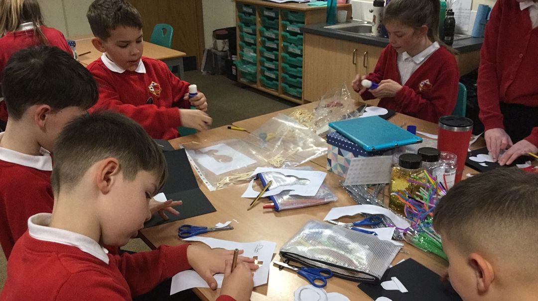 5T making their special Christmas cards. 🎅🏼 #ArtAtBewley