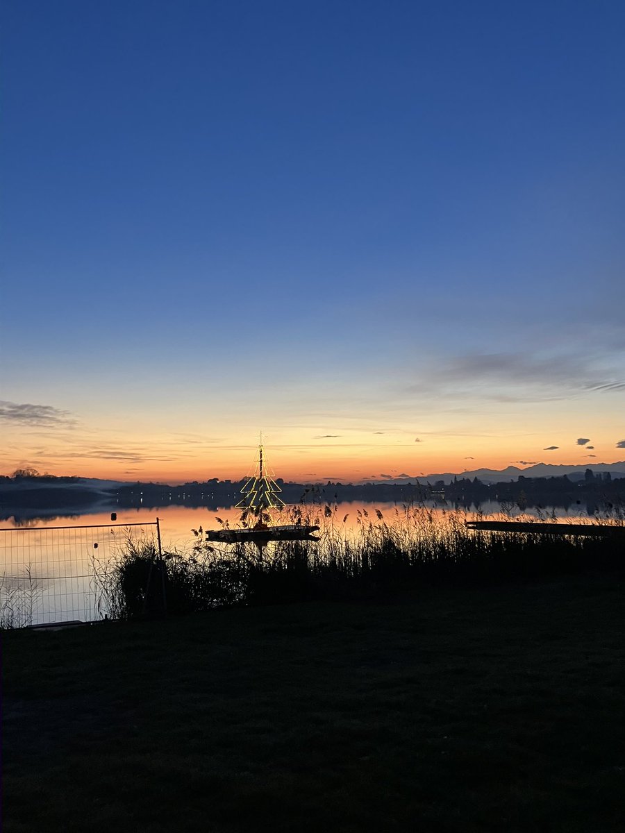 PrevotCecile's tweet image. Douce fin de journée sur le lac de Monate #Lombardia #Italia