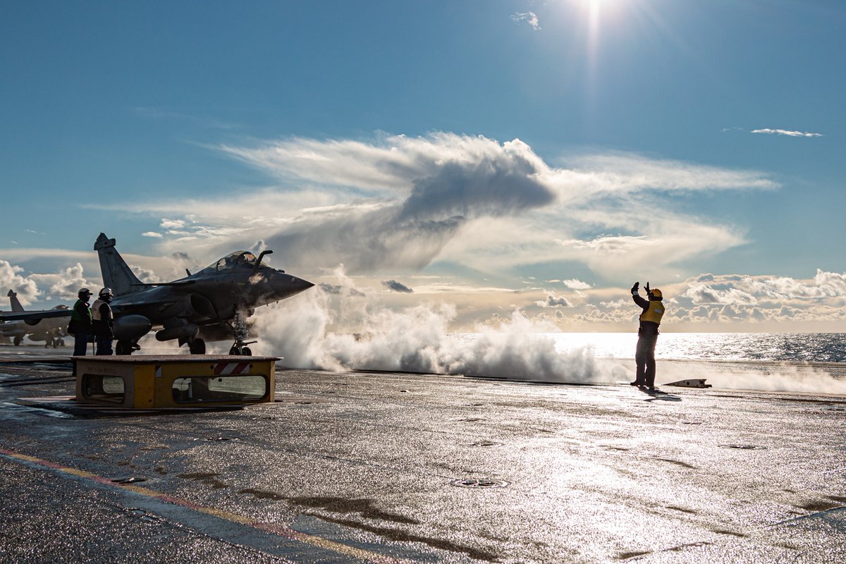 Rafale Marine sur le porte-avions Charles de Gaulle 🔥Copyright : joshuamadernphoto #Rafale #chasseembarquee #frenchnavy
