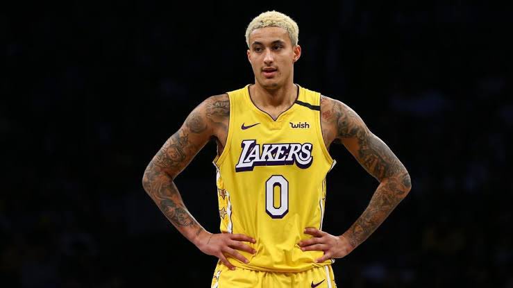 EdduMacias's tweet photo. Che que buen Photoshop me aventé por sí llega a los Lakers https://t.co/RXNLTsOMD4