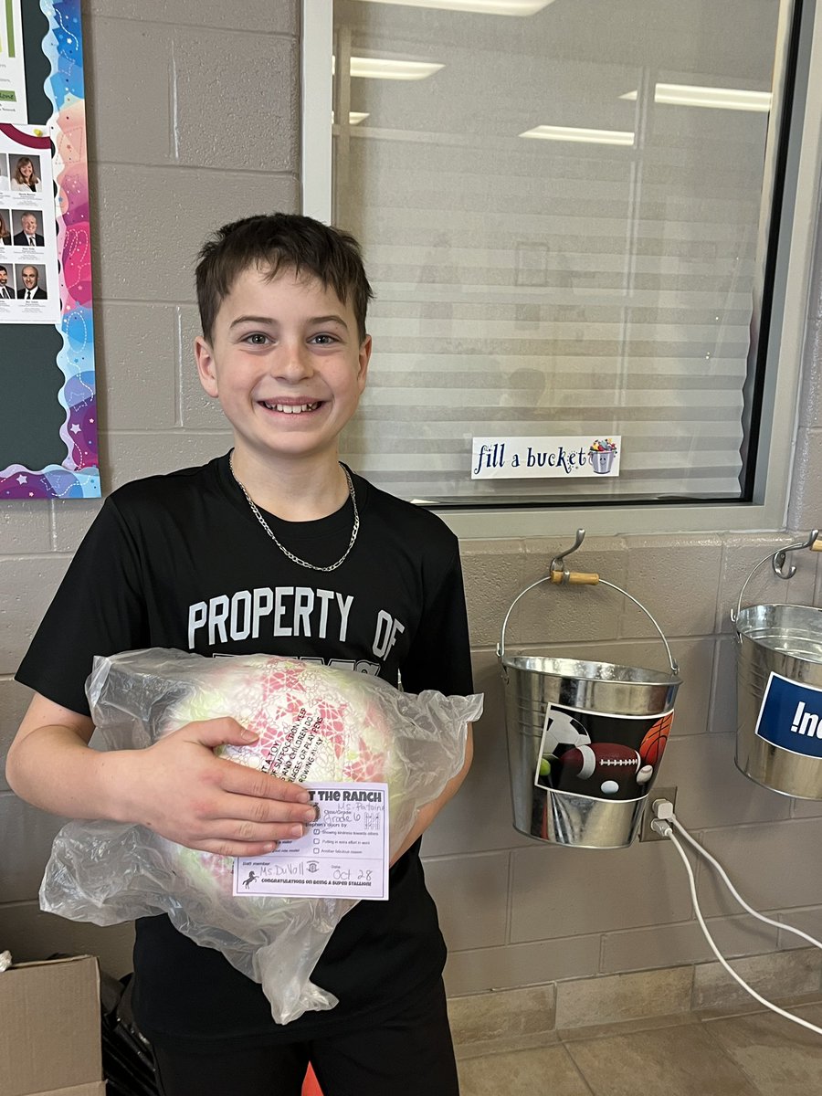 StStephenOCSB's tweet photo. Way to go to this #BucketFiller! 🎈🪣 https://t.co/hIYTKRuHGg