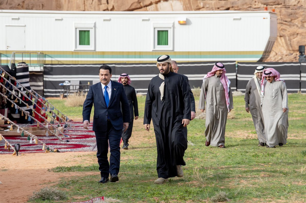 HRHMBNSALMAAN's tweet photo. سمو سيدي #ولي_العهد يلتقي في المخيم الشتوي في #العلا رئيس مجلس الوزراء القائد العام للقوات المسلحة في جمهورية العراق. https://t.co/pnS92iiBif