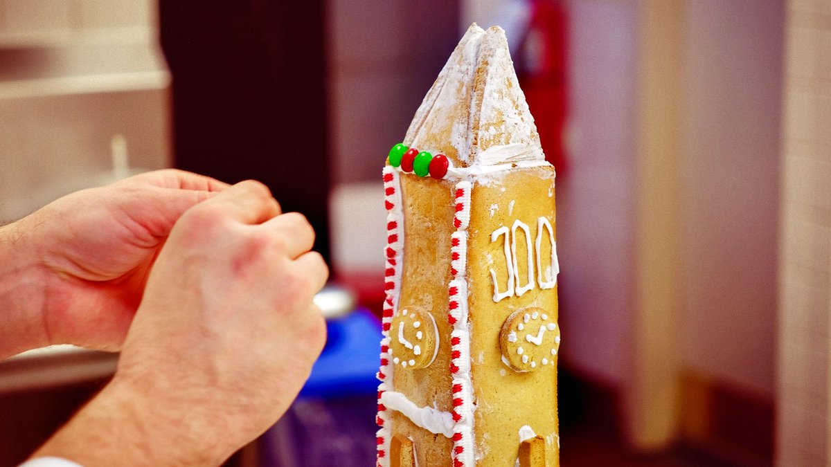 Cornell's tweet photo. 'tis the season for building gingerbread houses—but why not show your Cornell pride by making one in the shape of McGraw Tower?

To check out the recipe, visit https://t.co/dlIt6SHr3x. https://t.co/8yGWnUkgcE