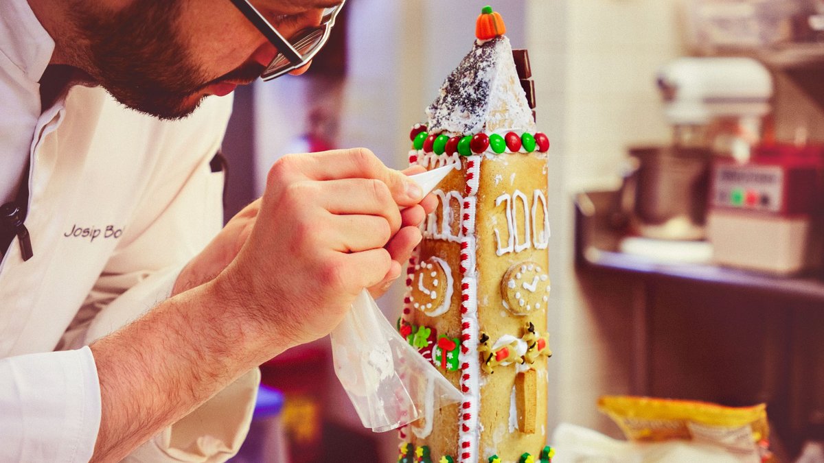 Cornell's tweet photo. 'tis the season for building gingerbread houses—but why not show your Cornell pride by making one in the shape of McGraw Tower?

To check out the recipe, visit https://t.co/dlIt6SHr3x. https://t.co/8yGWnUkgcE