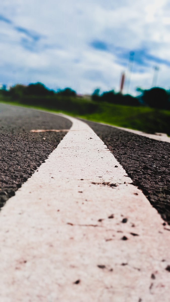 yisy_m's tweet image. "Every road leads somewhere. Captured this with my phone. 📸✨ Where’s your next stop? #ShotOnPhone #CreativeAngles"