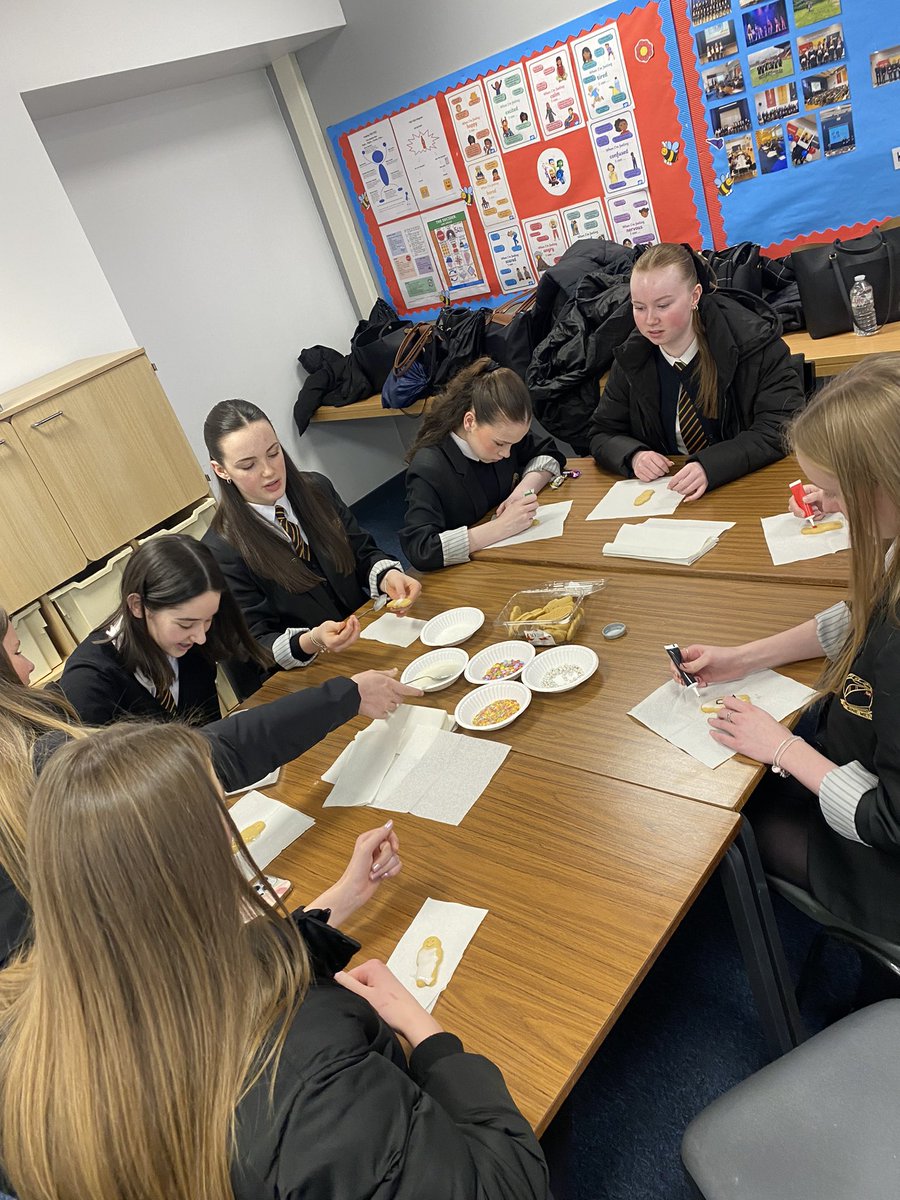 What an excellent turn out at lunchtime! Winners will be announced soon 😁👌🏻<a href="/Boness_Academy/">Bo'ness Academy</a> <a href="/AvonHouseBA/">♦️ Avon House BA ♦️</a> <a href="/ForthHouseBA/">⭐️Forth House BA⭐️</a> <a href="/KinglassHouseBA/">🖤Kinglass House🖤</a>