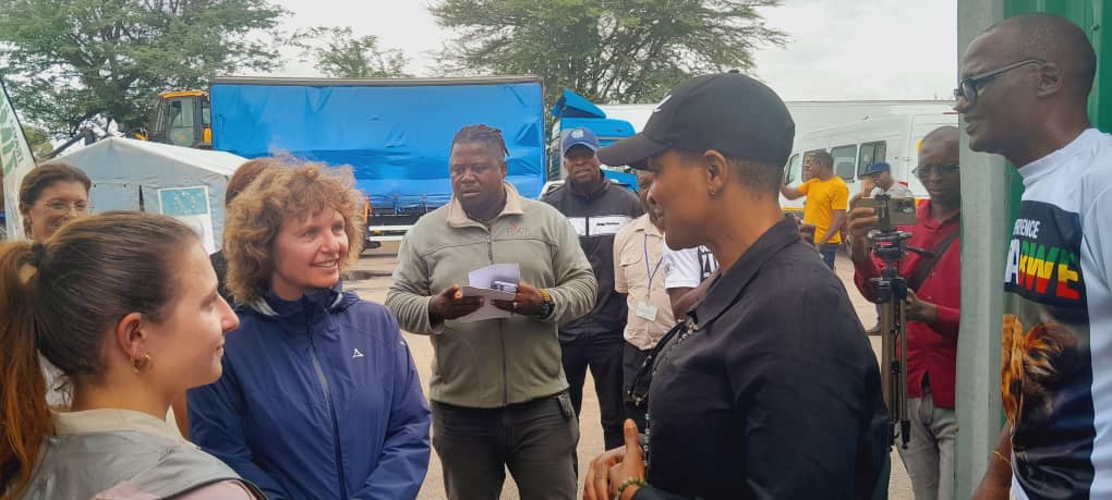 Breeze FM Victoria Falls (@breezefmstereo) on Twitter photo Witnessing a warm welcome for our German visitors at the Kazungula Border Post by the Minister of Tourism <a href="/BarbaraRwodzi/">Barbara Rwodzi</a>🇩🇪🇿🇼 They're ready to explore the wonders of Victoria Falls this Christmas. Plan your unforgettable Zimbabwean adventure today! <a href="/ZtaUpdates/">Zimbabwe Tourism Authority</a> #TravelZimbabwe Witnessing a warm welcome for our German visitors at the Kazungula Border Post by the Minister of Tourism <a href="/BarbaraRwodzi/">Barbara Rwodzi</a>🇩🇪🇿🇼 They're ready to explore the wonders of Victoria Falls this Christmas. Plan your unforgettable Zimbabwean adventure today! <a href="/ZtaUpdates/">Zimbabwe Tourism Authority</a> #TravelZimbabwe