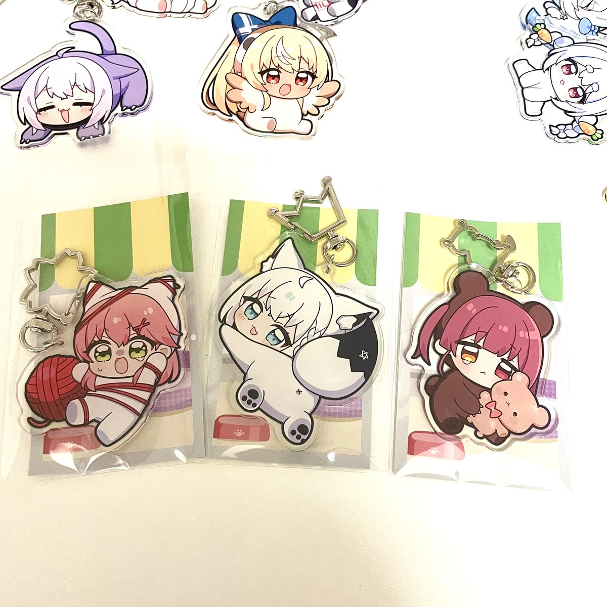 宝鐘マリン ,戌神ころね ,猫又おかゆ ,大神ミオ ,白上フブキ ,不知火フレア ,白銀ノエル ,兎田ぺこら 「コミケで頒布するアクキーがきちゃ!!!!!!!!!!!!!!!!!!!!!!!!」|アカババァのイラスト