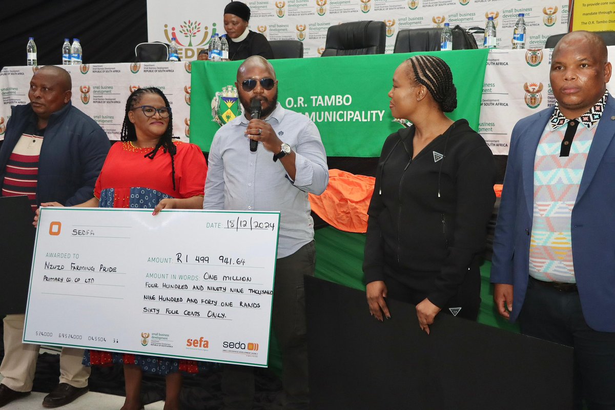 DSBD_SA's tweet image. Earlier today | The Minister Stella Ndabeni-Abrahams leading Machinery Handover  to MSMEs under the auspices of Asset Assist, Cooperative Development Support Programme in Mthatha, OR Tambo Hall.

#dsbdupliftinginformalsmmes #AssetAssist #ministerialhandover #dsbdatwork #SEDFA