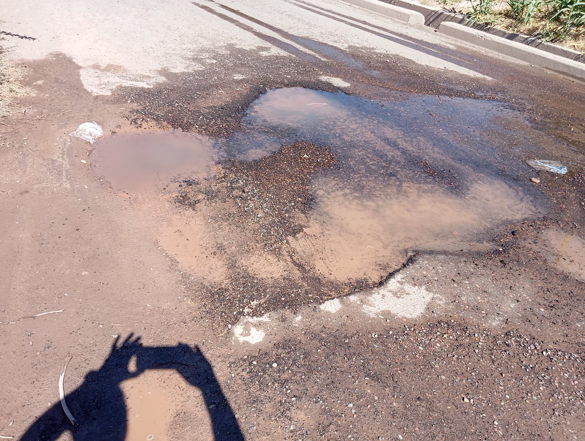Continúa sin arreglar PERDIDA DE AGUA debe llevar 3 meses con un gran caudal en calles GORRITI Y GORETTI SAN JOSE BORDEANDO UN CANAL al norte barrio don Bosco <a href="/AguasMendocinas/">Aguas Mendocinas</a> <a href="/MendozaToday/">Mendoza Today</a> <a href="/MATIPASCUALETTI/">Matias Pascualetti</a>  <a href="/radiomitremza/">Radio Mitre Mendoza</a> <a href="/EFugazzotto/">Emanuel Fugazzotto</a> <a href="/ema_tristan/">Emanuel Tristán</a>