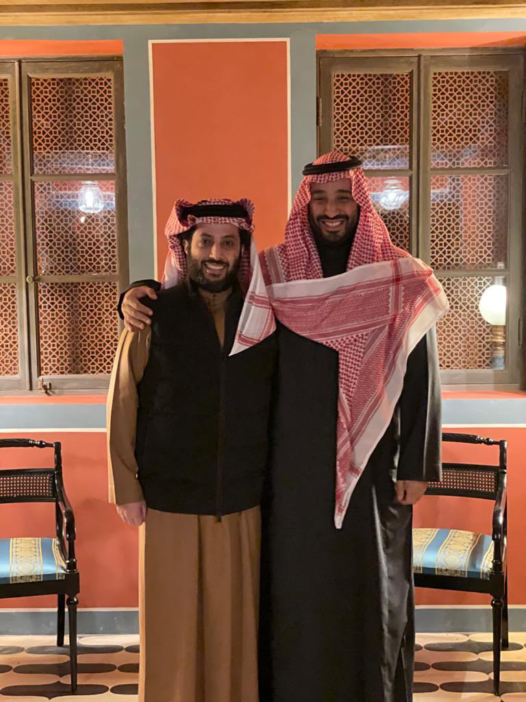 naseralmohamed's tweet photo. مع سيّدي مانعرف المستحيلات
ومع تركي ال الشيخ #تخيّل_اكثر 

اصبح بلدنا ممتلي بالحظارات
لله ثم حكامنا الشكر الاجدر

ماعاد نحتاج السفر والمطارات 
صار الرياض الوجهه اللي تبختر 

هذي يابوناصر من الشعب بالذات
نقولها من قلب صادق ونشكر 🌷

#ناصر_الثبيتي 

@Turki_alalshikh https://t.co/BNczEsFQM4