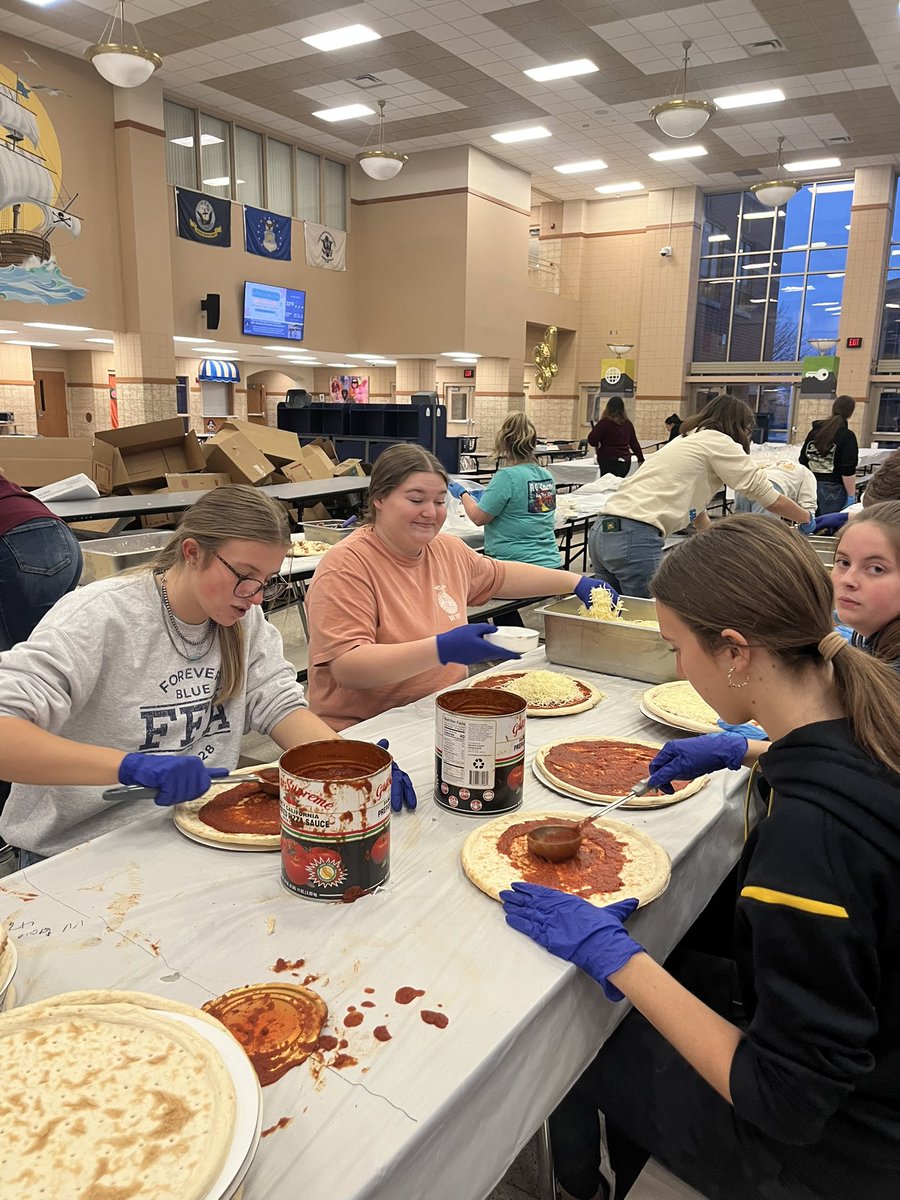 BayPortFFA's tweet photo. 🍕Yesterday our FFA chapter made over 1500 pizzas for our annual pizza sale fundraiser!

Thank you to all of the members, alumni, staff, and parents who came out to help us make all of these pizzas! https://t.co/GRUsL885SN