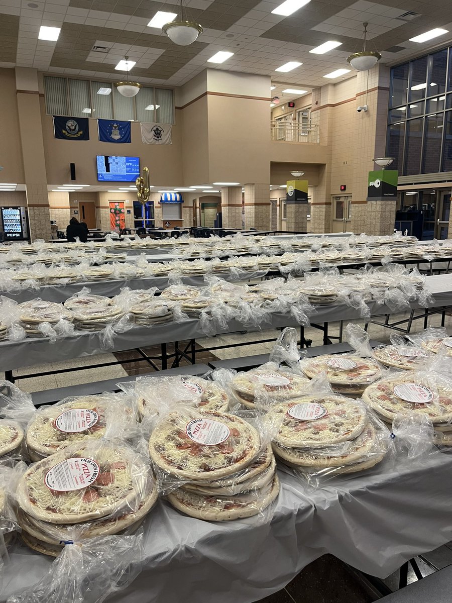 BayPortFFA's tweet photo. 🍕Yesterday our FFA chapter made over 1500 pizzas for our annual pizza sale fundraiser!

Thank you to all of the members, alumni, staff, and parents who came out to help us make all of these pizzas! https://t.co/GRUsL885SN