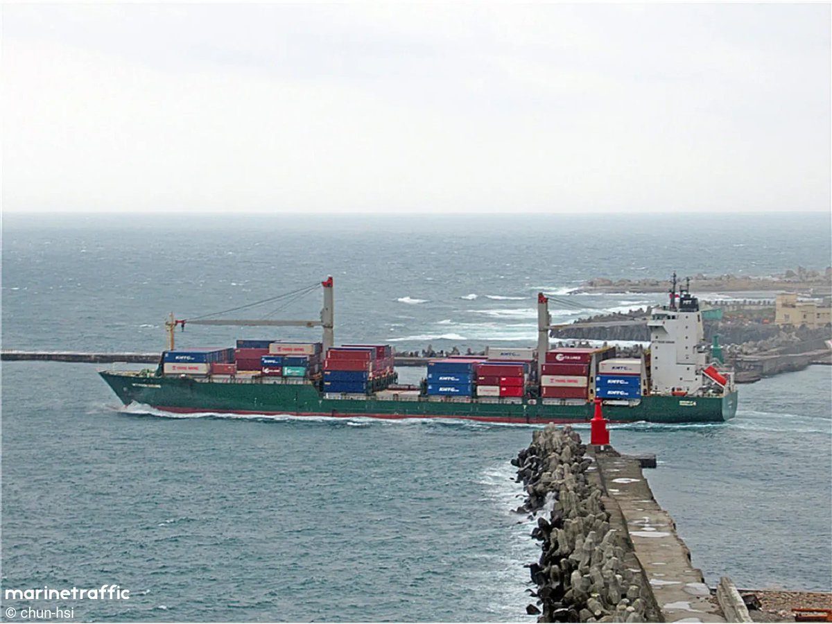 Springbok1973's tweet photo. CRYSTAL STPETERSBURG, another Russky freighter deployed for sealift purposes?
Green hulled & full of boxes coming from Egypt. Both ships passed through the 🇩🇰narrows closely monitored, and under the bridge
They passed alongside of the Chinese retained #yipeng3
#PescandoCables https://t.co/vUORm5SA57