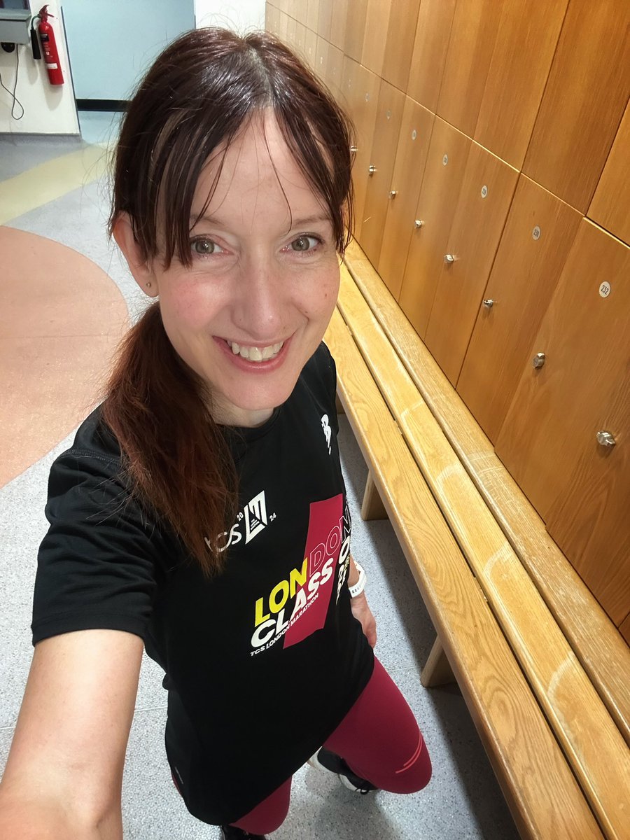 romfordrunner's tweet image. The gym, my happy place this year, the gym saved me while I had my #hamstring and #glute #injury and while I couldn’t #run this year. I will never look back. Also Santa PT gave me nice gifts 🎁☺️