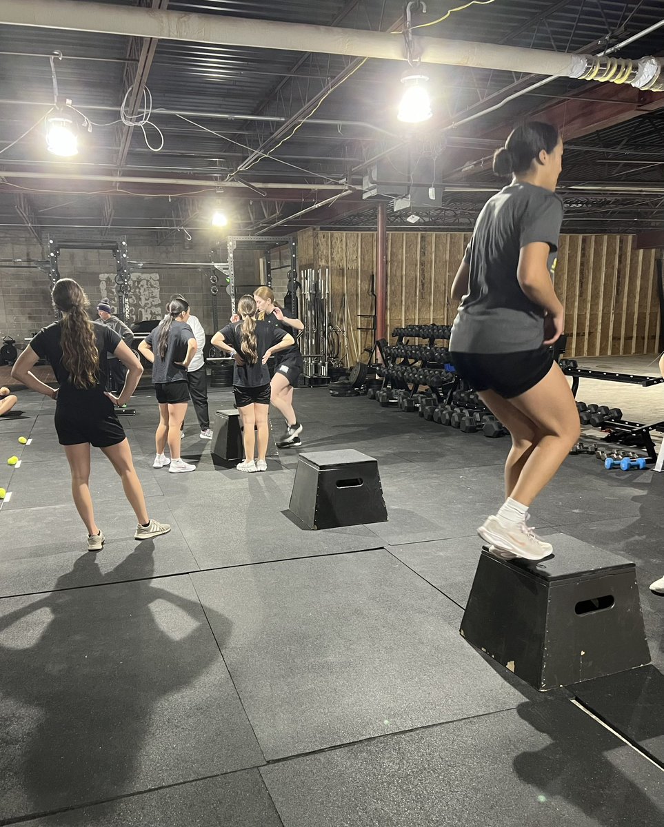 The Bruins have completed the challenge! They worked hard to compete today! This team puts in the work. Way to go Bruins!🐻💜