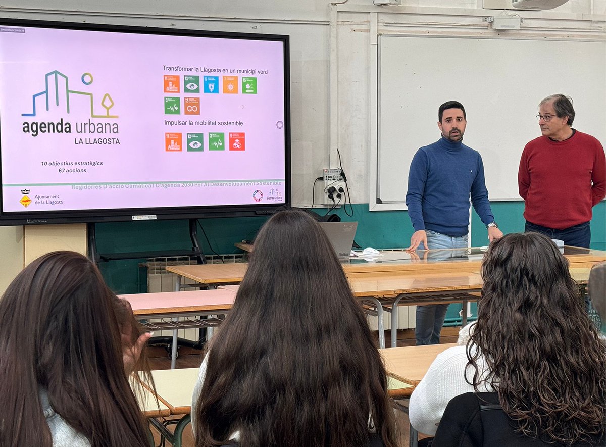 🌳 El regidor president de l’Àrea de Territori, Marc Ruiz, i el tècnic de Medi Ambient, Antoni Ferran, han estat avui a l’ <a href="/iesmarina/">INS Marina</a> per parlar de les accions municipals sobre Medi Ambient. La xerrada estava adreçada a alumnes de Reptes científics de 1r i de Biologia 2n de Batx.