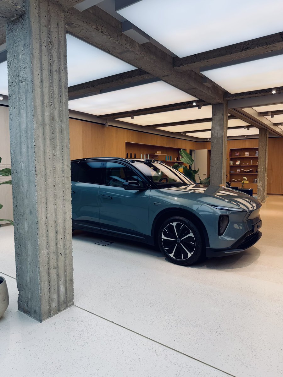 Geoffa30's tweet photo. Good visit to #NIOHouse #Rotterdam - ET5T, EL6 & ET7 on display. Very helpful staff. Interesting to see multiple people stopping in the street to admire the cars with some popping in to enquire about the $NIO brand. Cars are pricey but good quality comparable to German brands. https://t.co/tuOZIzTM07
