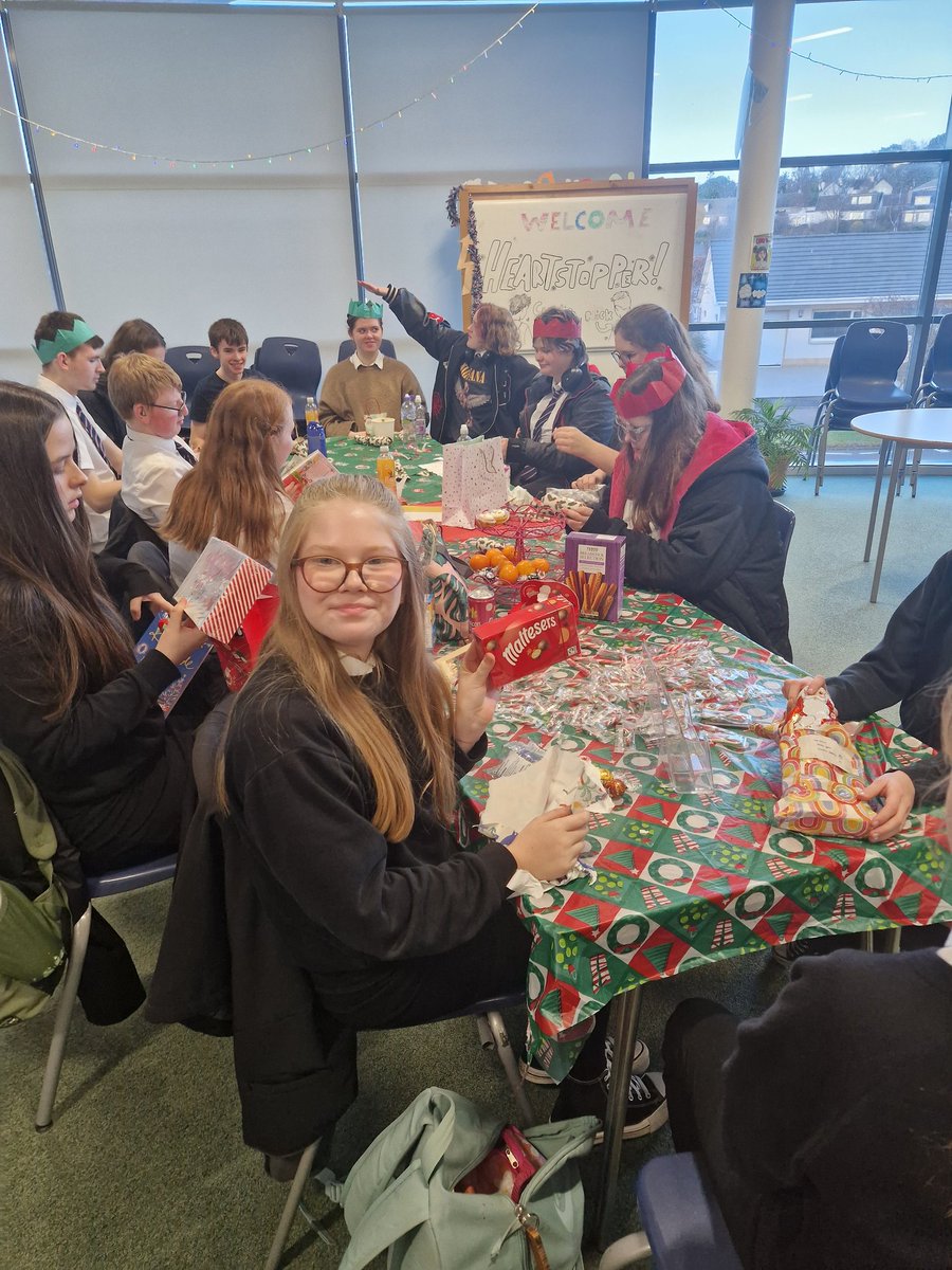 #bestbookclub enjoying end of term fun during their party.
Novelties Book Club = #guranteedgoodtimes.