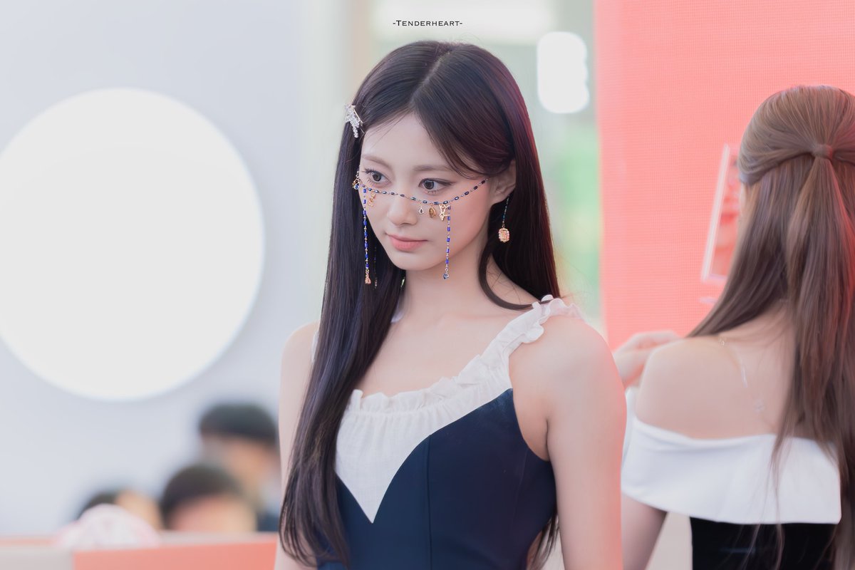 TenderHeart0614's tweet photo. 241215
진짜 예쁘다…
#트와이스 #TWICE #TZUYU #쯔위 #子瑜 #ツウィ https://t.co/7TA0Hiq4dN