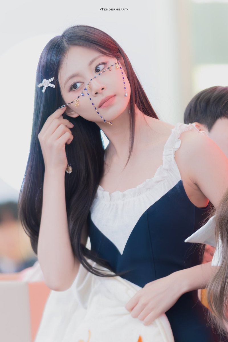 TenderHeart0614's tweet photo. 241215
진짜 예쁘다…
#트와이스 #TWICE #TZUYU #쯔위 #子瑜 #ツウィ https://t.co/7TA0Hiq4dN