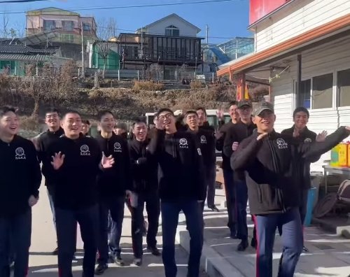 Rubiyan07's tweet photo. Look at Our Namjoonaa!!🥹🫶 https://t.co/y8mMChhoWc