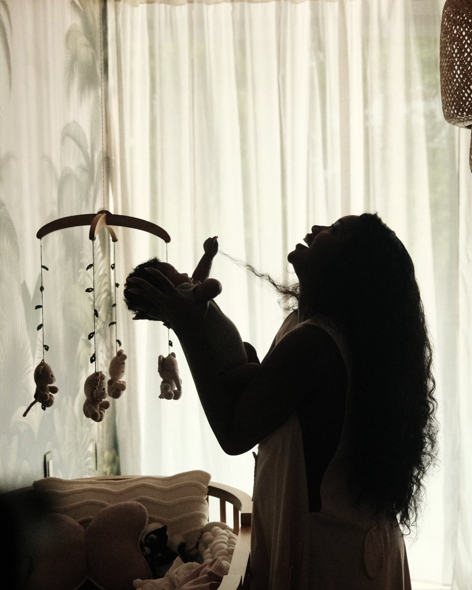 IzaReal's tweet photo. como posso amar assim? 🤍 21h música e clipe https://t.co/2LXgXuCcsC