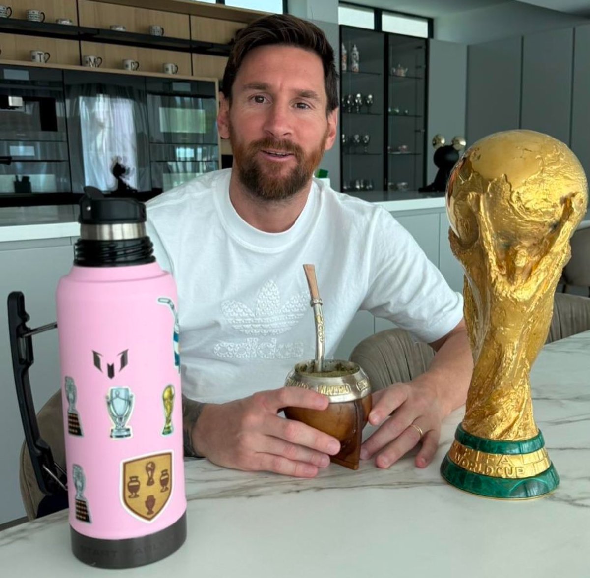AlbicelesteTalk's tweet photo. 🚨📲 Leo Messi on IG: "I love December and the Christmas season. Two years ago, it could have been a bitter final month of the year, but it ended up being the most beautiful one of my sports career. 

"And now, every December, this memory comes back to me… Happy Second Anniversary to everyone!" ❤️