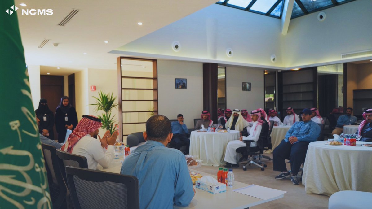 ncms_ksa's tweet photo. تأكيـداً لإلتزامها الدائم بدعم الكفاءات الوطنية احتفلت #NCMS يوم امس بتخريج دفعة جديدة من برنامج "تأهيل الفنيين (TDP)" المنتهي بالتوظيف والذي يهدف الى تأهيل الكوادر السعودية لشغل الوظائف الفنية من خـلال تزويدهــــم بالمهـارات الفنية النوعية التي تلبي احتياجات القطــاع 

وقـــد صُمم البرنامج بعنايـــة فـــائقة على يد كفاءات من ذوي الخبرة الواسعة في القطــاع حـــيث جرت مواءمة المهـــارات المطلوبــة مع المناهج الدراسية بالإضافــة إلى تــدريب عــملي على رأس الــعـــمـــل داخـــــل الـــــشـــركـــــة.
