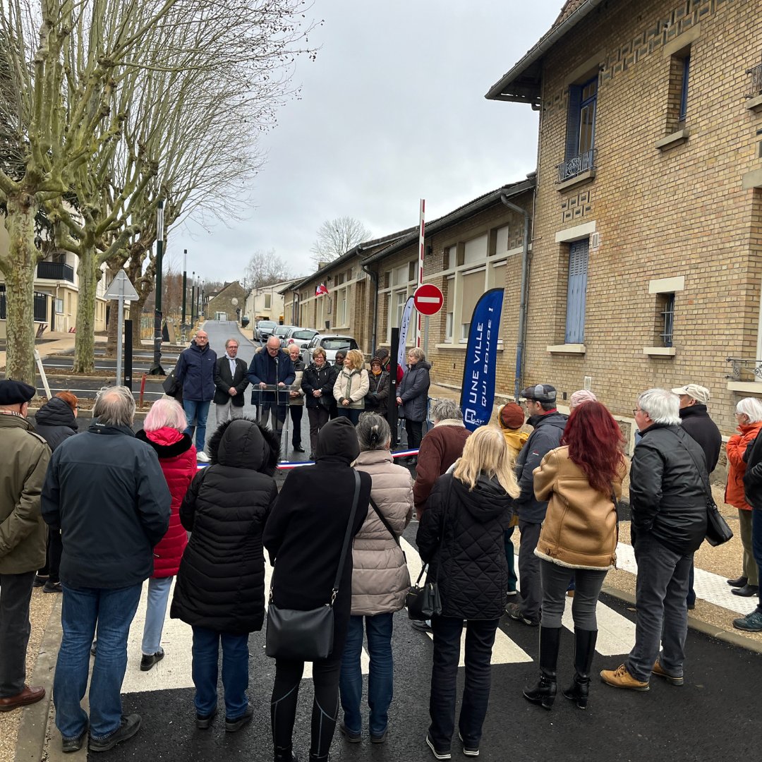 clayessousbois's tweet photo. La Sente Robert Desnos offre un nouveau visage à ses riverains !
@sqy
@phGuiguen
@jjlecoq
@KaufmanetBroad
#cadredevie #travaux #reussite #lesclayessousbois #sqy #kaufmanandbroad #OGIC https://t.co/uMtA0JmlaZ