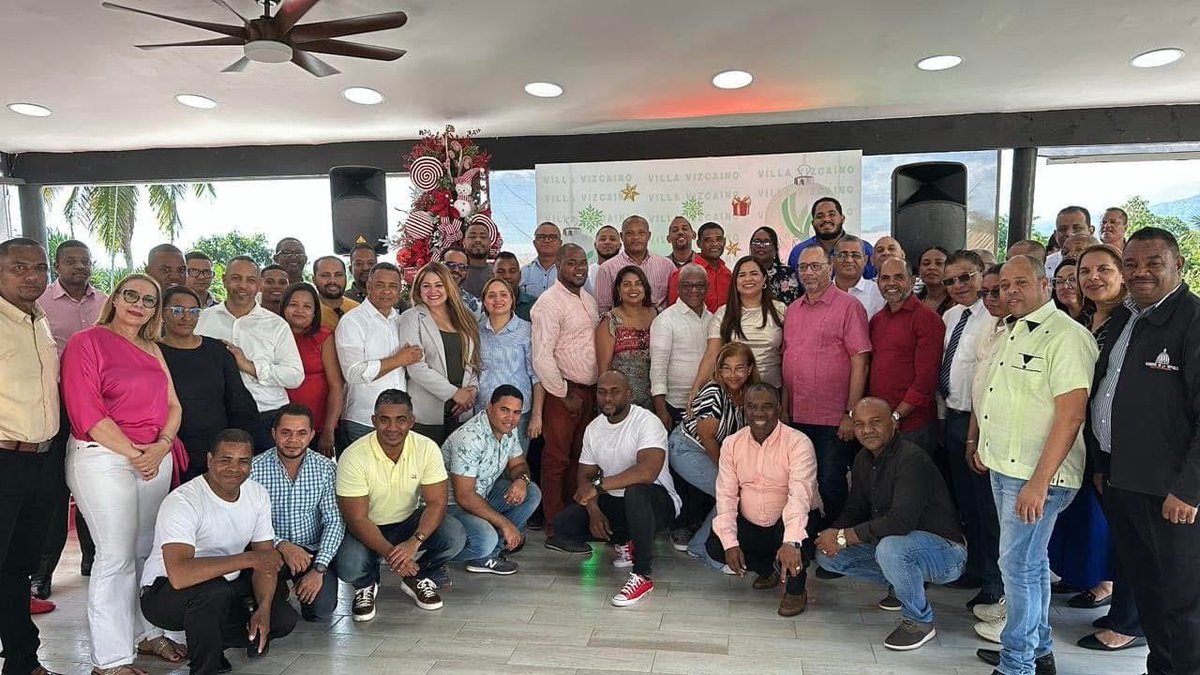 Gracias al padre celestial, Dios del universo por permitirme llegar hasta aquí rodeado de tantas personas buenas y valiosas. En este día celebro con ustedes su amistad y la generosidad de mi hermosa familia continuemos adelante en este presente para labrar el futuro promisorio!