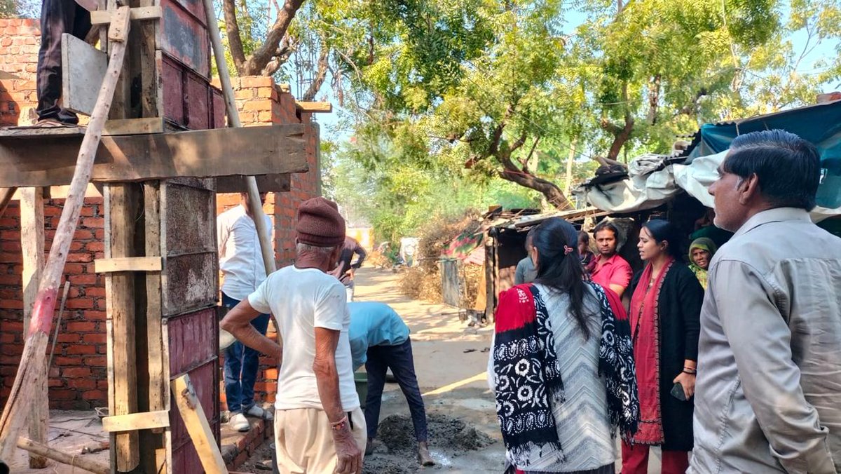 આજરોજ તાલુકા વિકાસ અધિકારીશ્રીની ખણુસા ગામના પીએમએવાય ના લાભાર્થી શ્રી ઠાકોર મુકેશજી ફકીરજીની ચાલુ કામની વિઝીટ કરી. 
#TDOVisit #PMAY #Vijapur 
#GovtSchemes