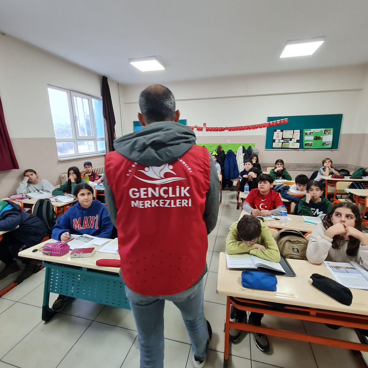 GSB_AydinGM's tweet photo. Doktor Fevzi-Mürüvet Uğuroğlu Ortaokulu'nda, Aydın Gençlik Merkezimizin faaliyetleri ve İzcilik çalışmalarımız hakkında bilgilendirmede bulunduk. #GençlikMerkezleri #İzcilik #GSBHepYanında https://t.co/OqJc7FrmZX