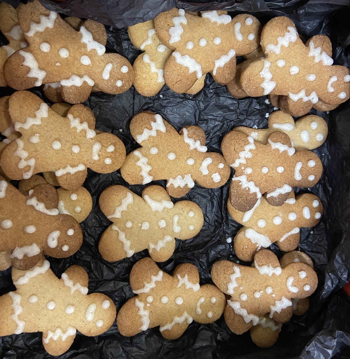 ARP_Astrance's tweet photo. 🎅Visite anticipée du Père Noël🤶

Les équipes se sont réunies autour du sapin pour découvrir leurs cadeaux.🎄

Un moment chaleureux, de partage, de convivialité et de gourmandises pour se mettre dans l’ambiance des fêtes avant la nouvelle année ! ☃
#partage #convivialité #noël https://t.co/XltELJQ1s8