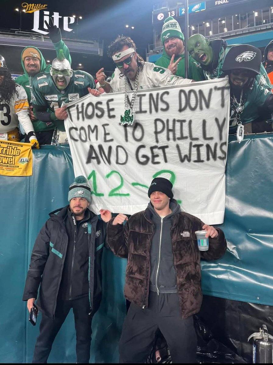 I saw this and literally thought <a href="/VINNYGUADAGNINO/">Vinny Guadagnino</a> was standing next to Pete Davidson,I was like yes Vinnys an Eagles fan too! Nope it's some guy Chris or something...