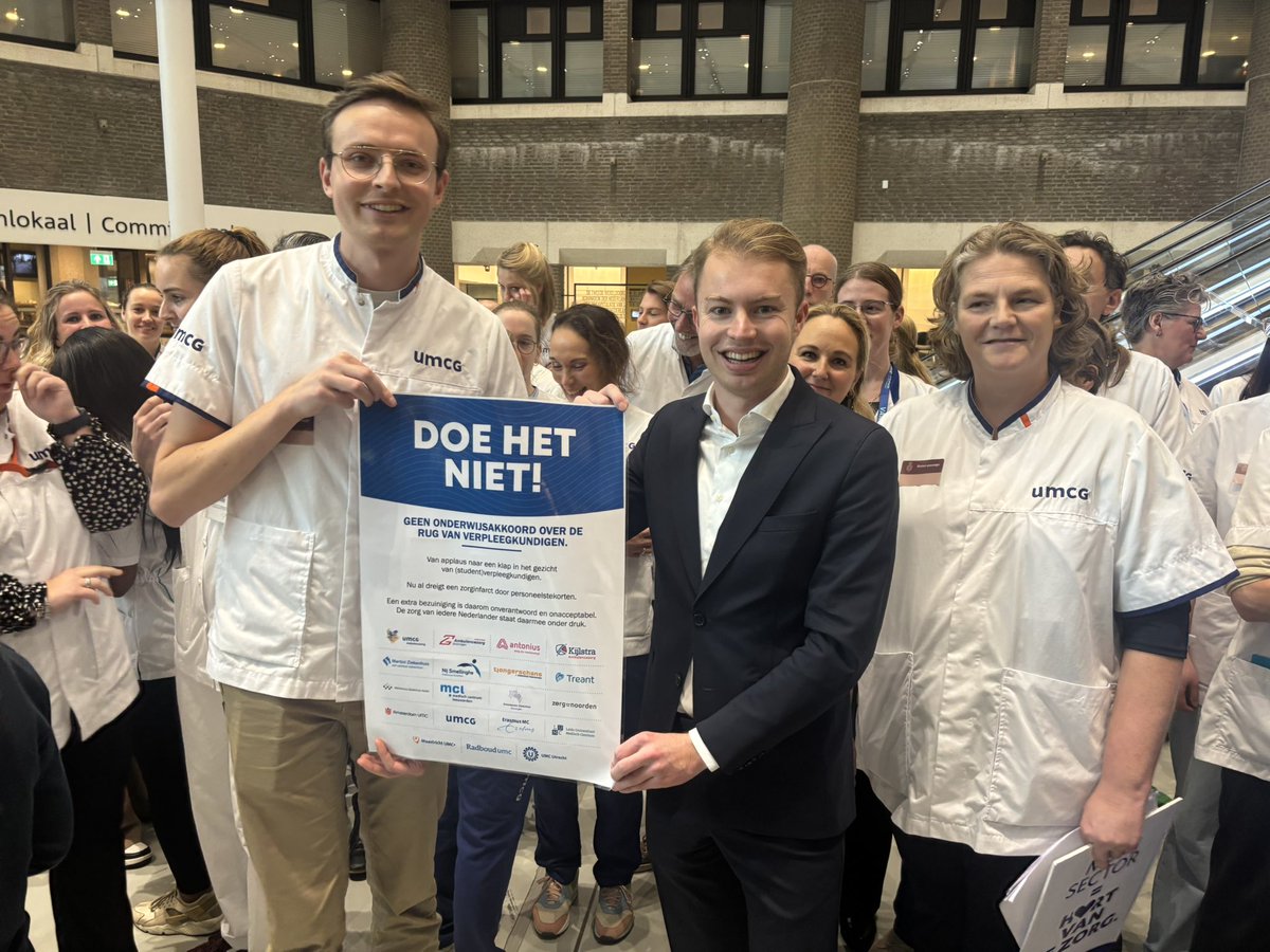 JulianBushoff's tweet photo. Zorgpersoneel in actie tegen de bezuinigen op bij- en nascholing. 

De boodschap is helder: bezuinigen op de opleiding van zorgpersoneel is onverantwoord. Doe het niet! 

Deze bezuiniging moet nog voor de kerst van tafel! https://t.co/RjA2WDctuw