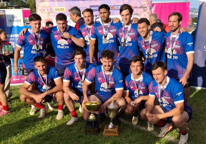 Rugbeat y Ushuaia Rugby Club se coronaron campeones del Seven del Fin del Mundo | Cobertura especial de <a href="/PabloAlonso84/">Pablo Alonso</a> |[fiestasycaminos.com.ar/rugbeat-y-ushu…]