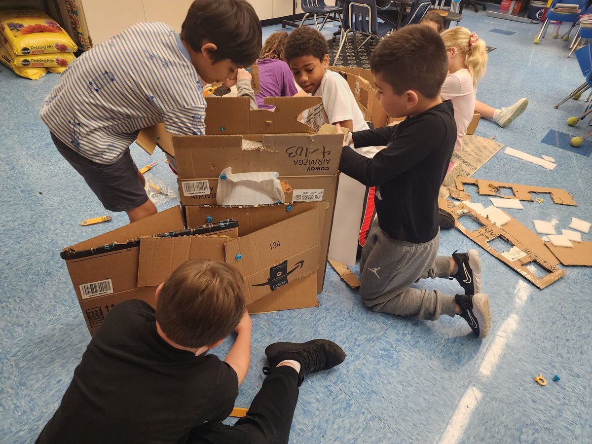 SharkSanchez's tweet photo. @TheLeaderinMe clubs! STEAM building with @Makedo @collierschools @NPESharks #ccpssuccess #ccpsproud #ccpsfamily #npefamily #npedreamteam #fintastic๐ฆ https://t.co/VE6amso1Z4