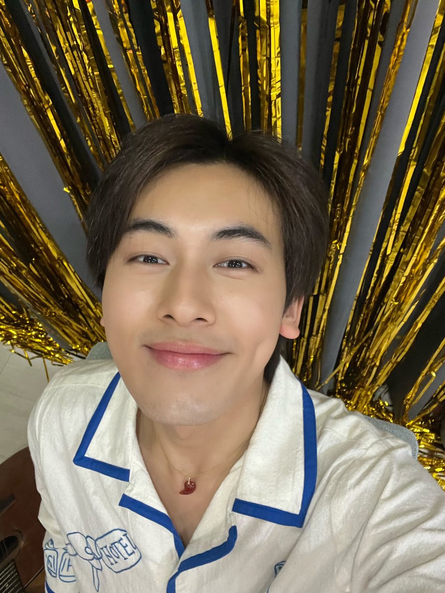อาจไม่หล่อพอ ให้เธอเหลียว :/

ขอบคุณทุกๆคนที่มาพูดคุยกันวันนี้นะครับ มีทั้งมุกฮาและสาระ เวลาน้อยไปนิส หวังว่าจะมีความสุขกลับไปกันนะครับ เจอกันรอบหน้าจร้า
